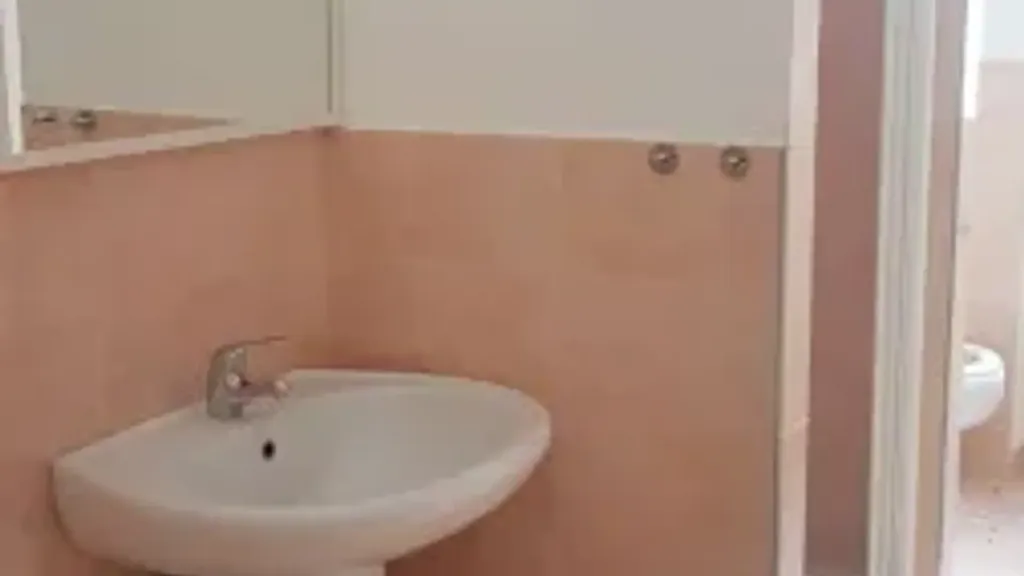 Vannitoad - 2-Bedroom Apartment with Balcony in Genoa