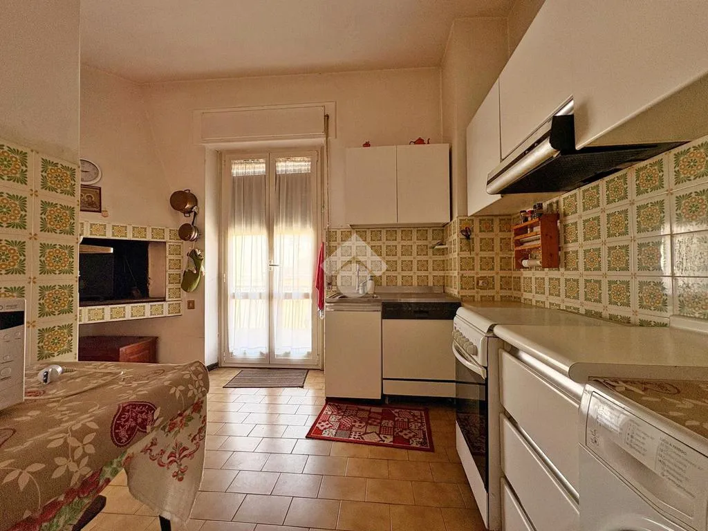 Cuisine - Spacious Apartment with Balcony in Fabriano
