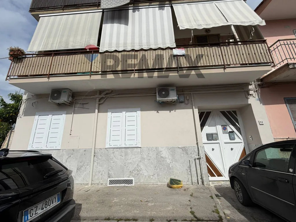 Välivaade - Three-Bedroom Apartment with Balcony in Afragola
