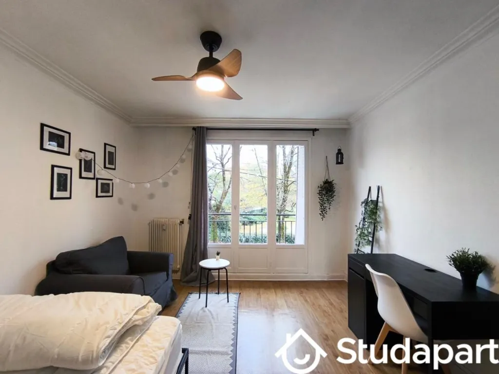 Bedrooms - Shared Flat with Balcony in Jeanne d'Arc Area