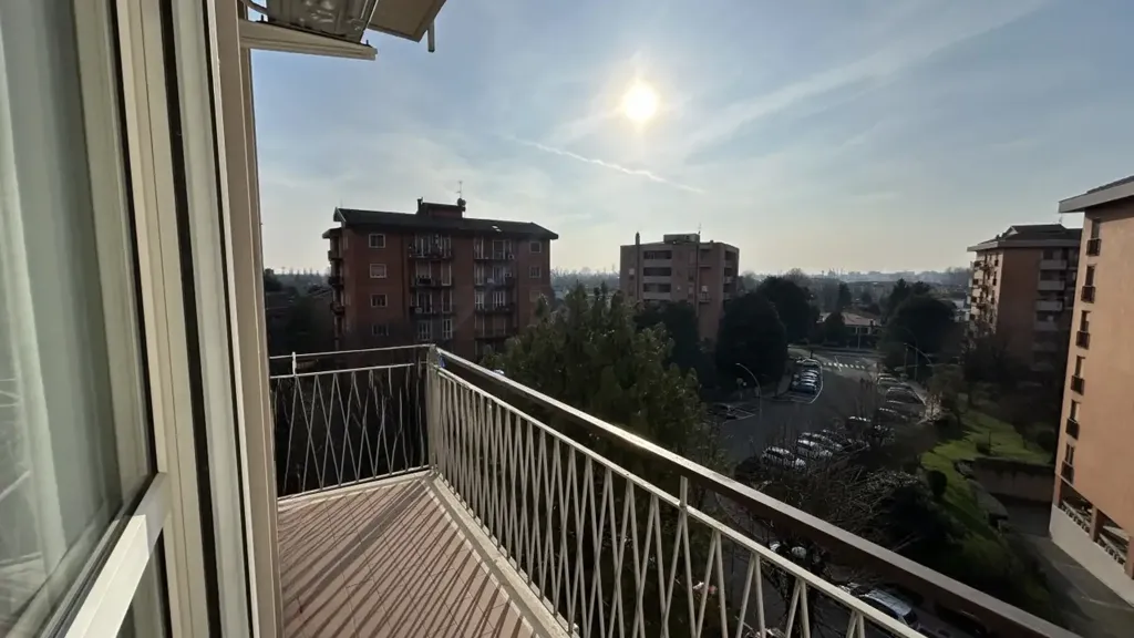 Rõdu - Apartment with Triple Exposure in Buccinasco