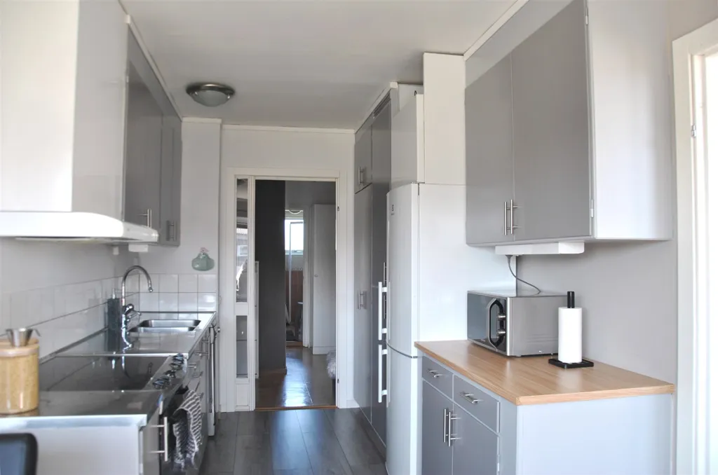 Cuisine - Modern Flat with Balcony in Southern Location