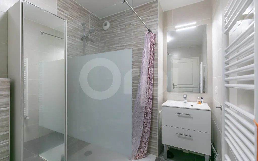 Salles de bain - Appartement T2 avec Balcon au Centre de Villecresnes