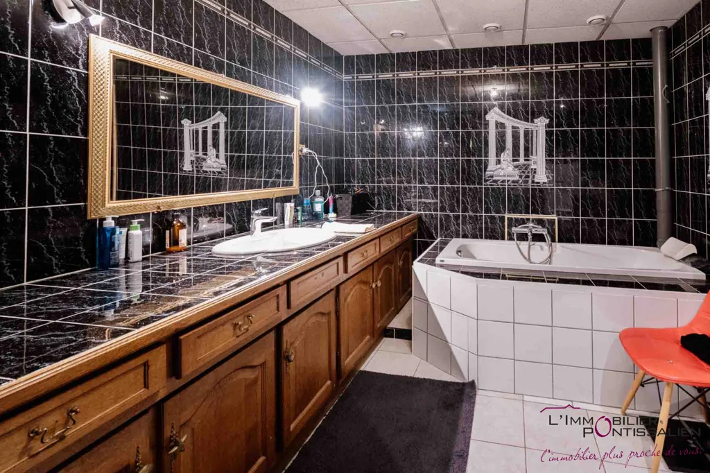 Vannitoad - Type 7 Apartment with Balcony in Sainte-Colombe