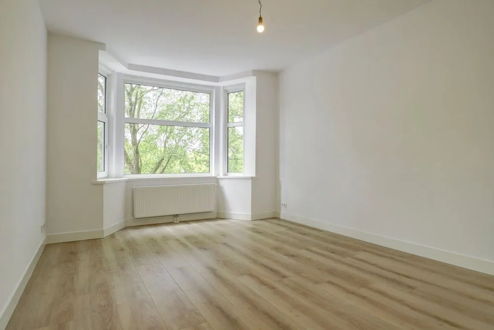 Pièces - 3-Bedroom Apartment with Balcony in Amsterdam
