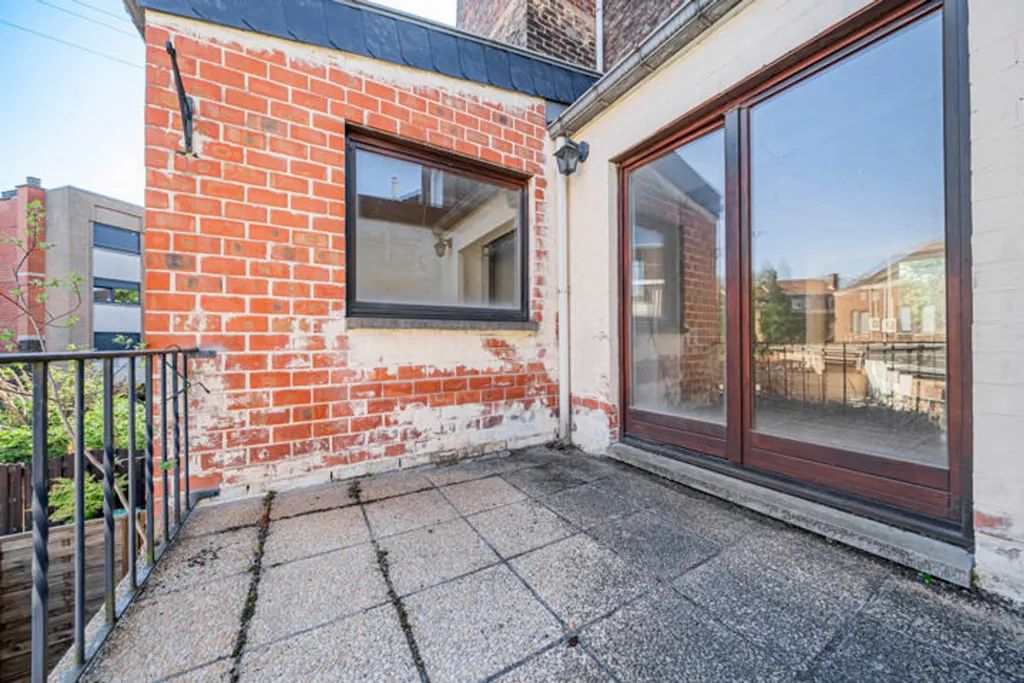 Rõdu - House to Renovate with Terrace in Angleur