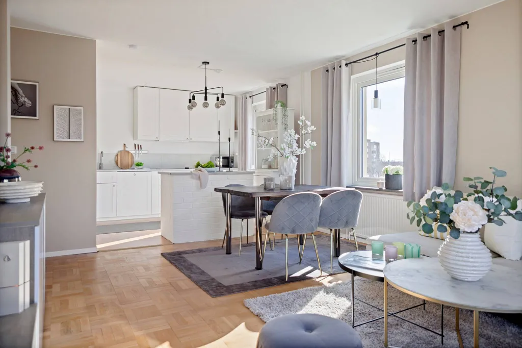 Salle à manger - Corner Flat with South-West Balcony in Urban Area