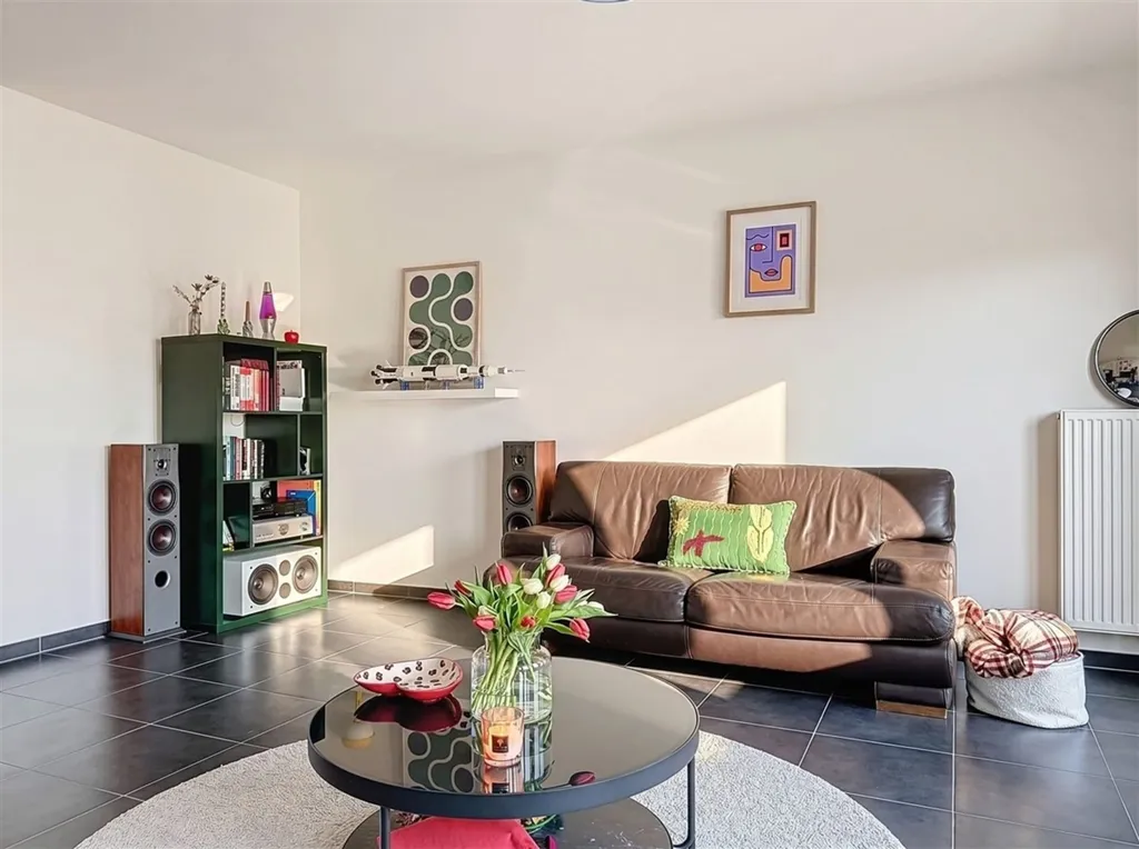 Séjour - Appartement avec balcon et parkings à Arlon