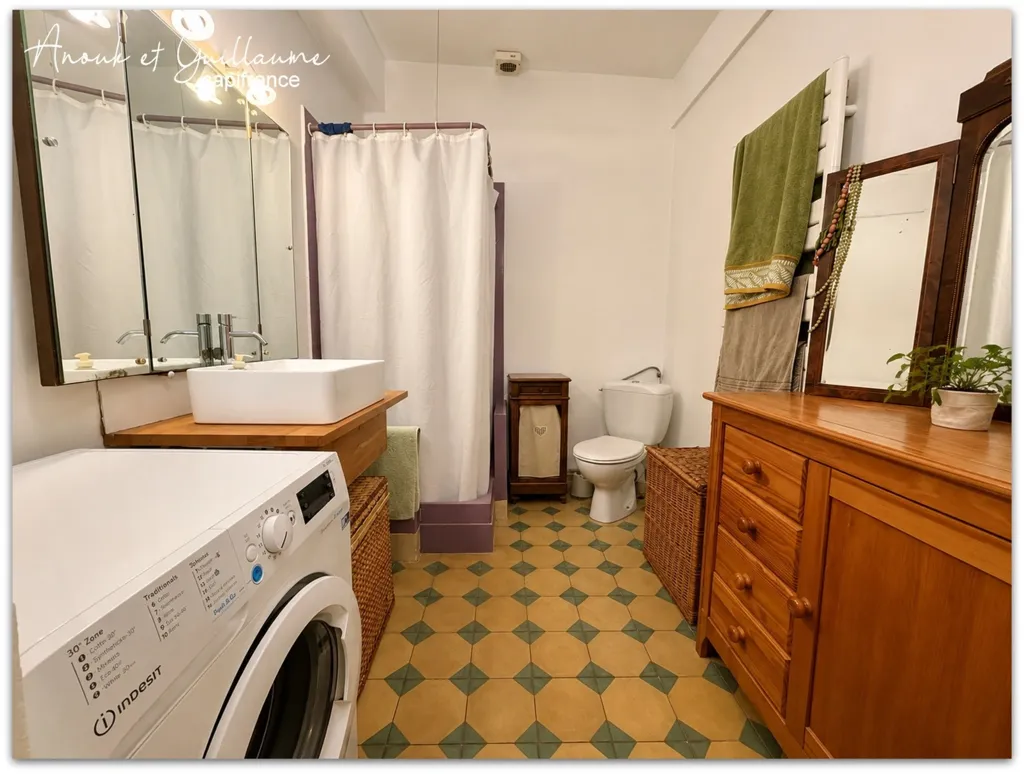 Salles de bain - Maison Vigneronne avec Garage à Roujan