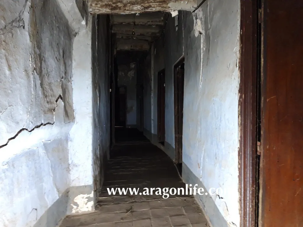 Esik - Historic House in Maella with River View