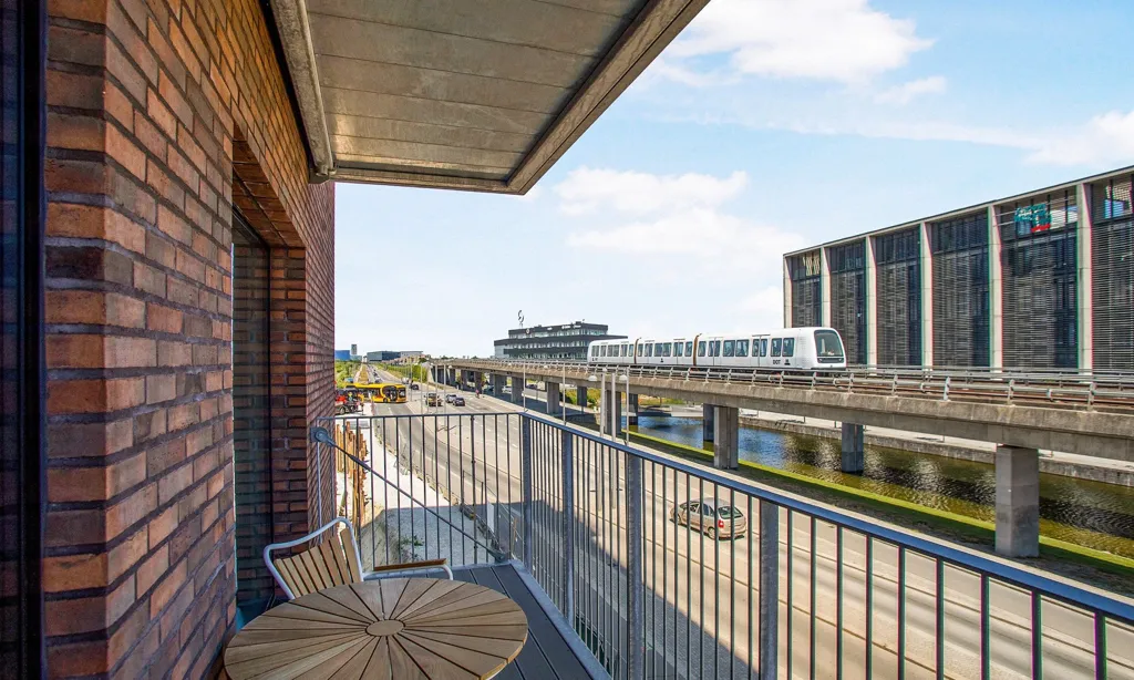 Balcony - 3-Bedroom Flat with Elevator in Ørestad