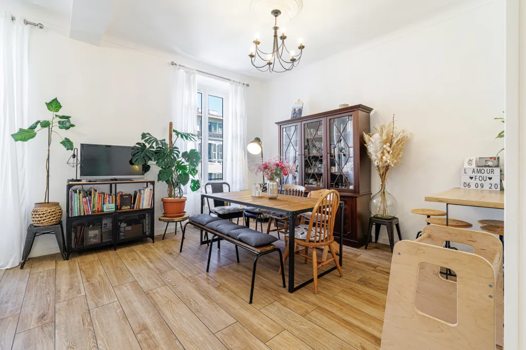 Salle à manger - Appartement bourgeois traversant avec balcons à Nice