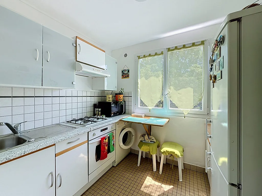Köök - Spacious 2-Bedroom with Garden View in Montreuil