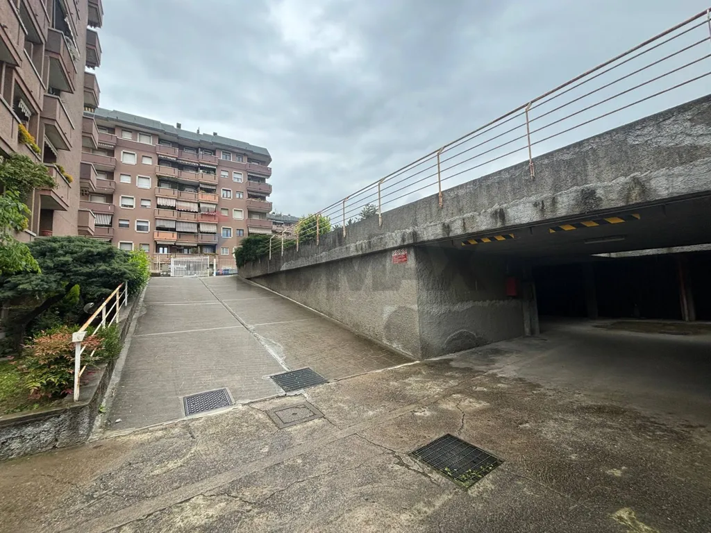 Garage - Single Garage with Metro Access in Rho