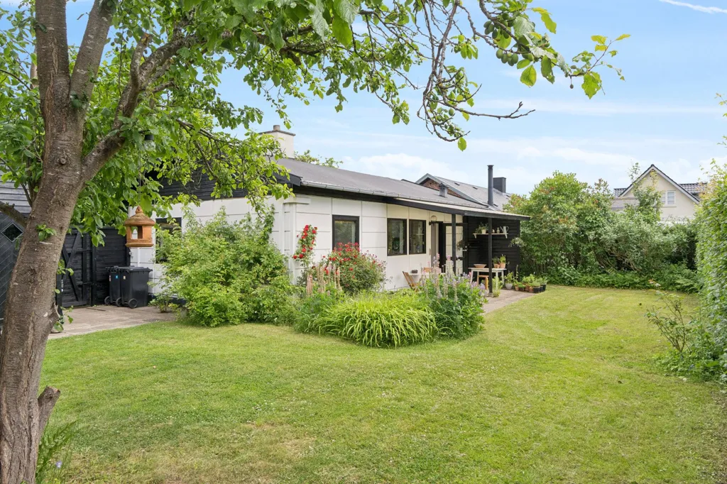 Giardino - Fenced Villa with Large Garden in Herlev