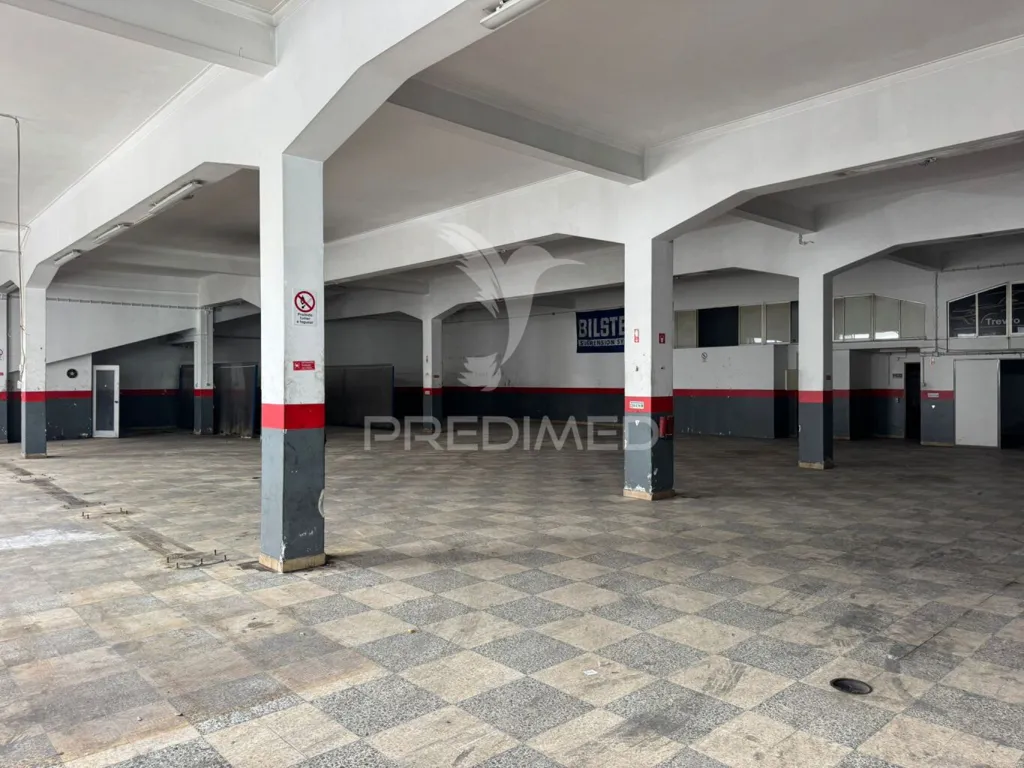 Garage - Warehouse with Office in Cruz de Pau