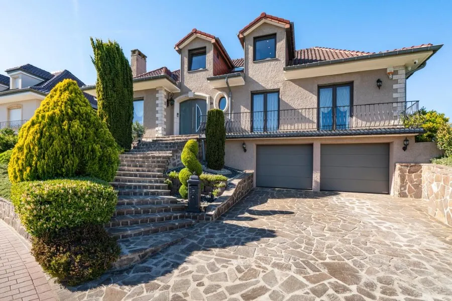 Extérieur - Villa Rénovée avec Vue sur la Nature à Hellange