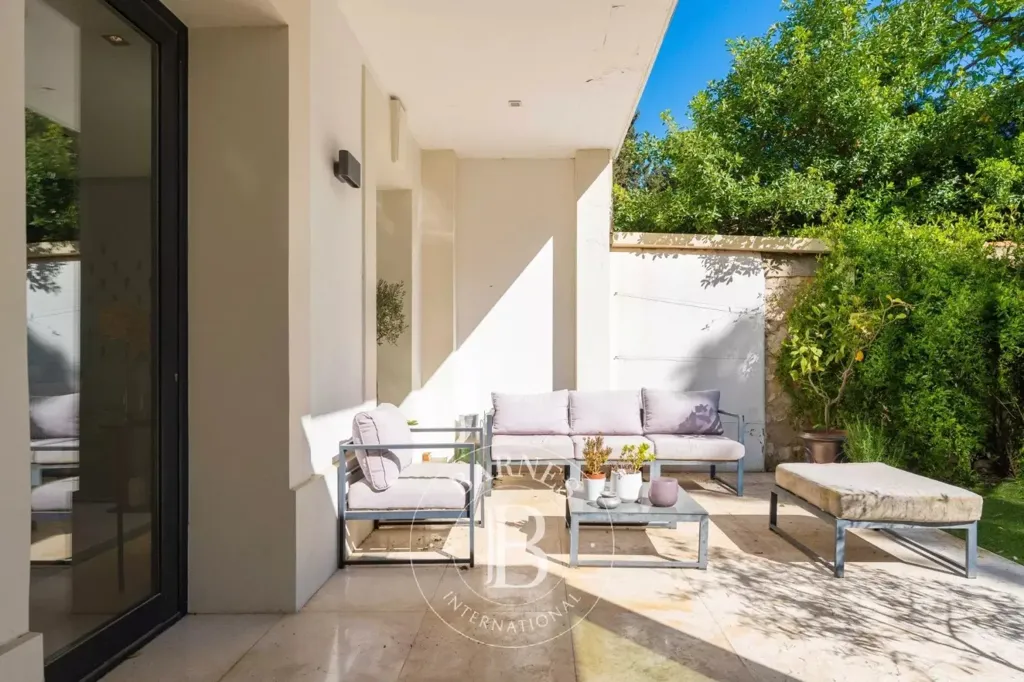 Terrasse - Duplex Luxueux avec Jardin Privé à Marseille 8ème