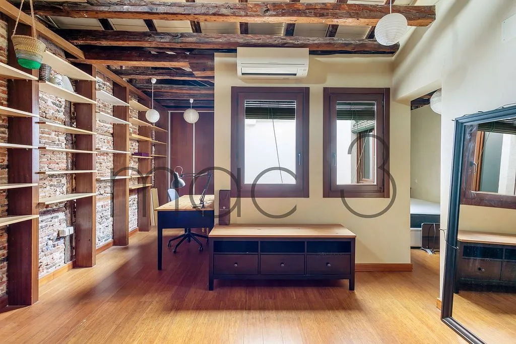 Bureau - Apartment with Balcony in Justicia, Madrid