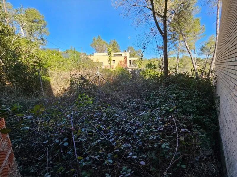 Jardin - Unfinished House with Potential in Olivella