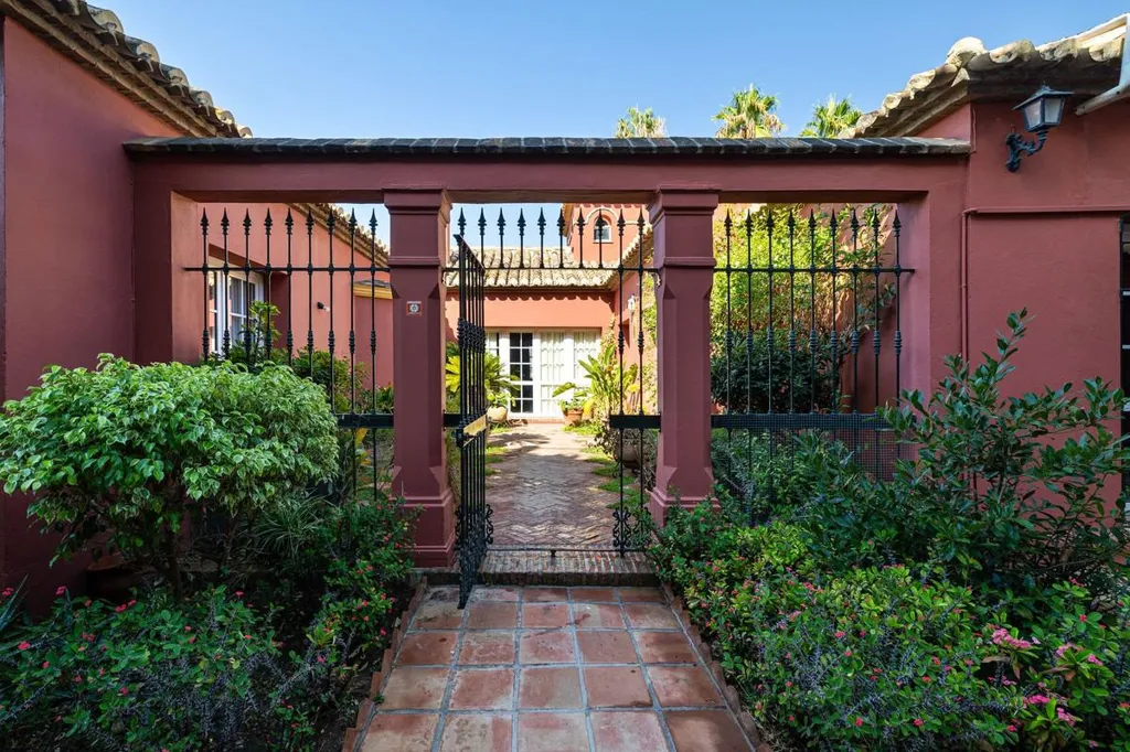 Jardin - Exclusive Villa with Private Pool in Torrequebrada