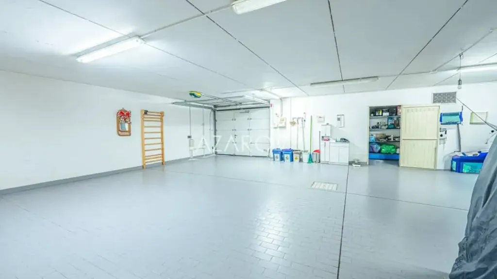Garage - Villa with Sea View in Sanremo