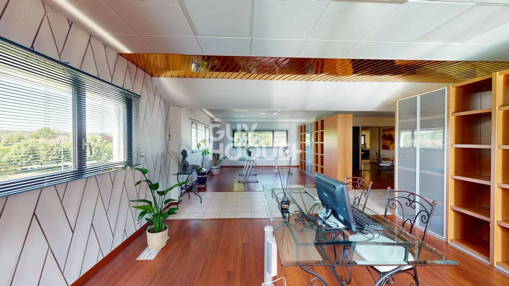 Bureau - Immeuble Tertiaire Haut de Gamme à Rioz
