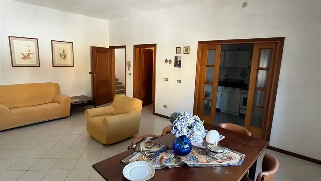 Sala da pranzo - Spacious Apartment in Piazza, Suzzara