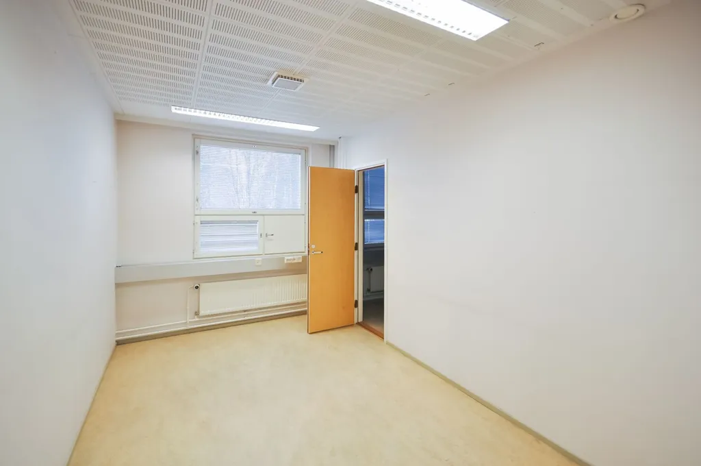 Bureau - Commercial Space with District Heating in Ylitornio