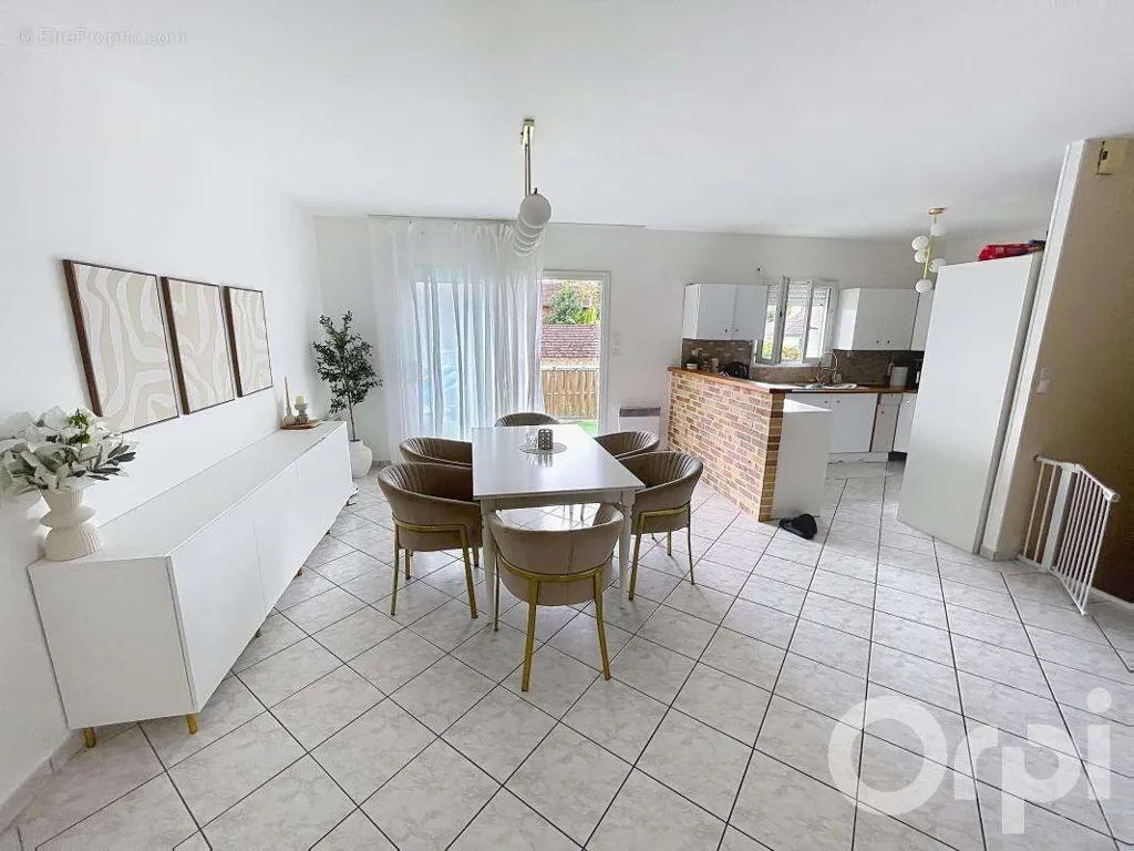 Salle à manger - Immeuble Mixte avec Atelier et Appartement Loué à Saulx-les-Chartreux