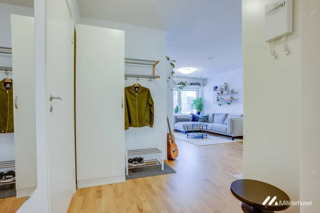 Esik - Bright 2nd Floor Flat with Balcony in Umeå