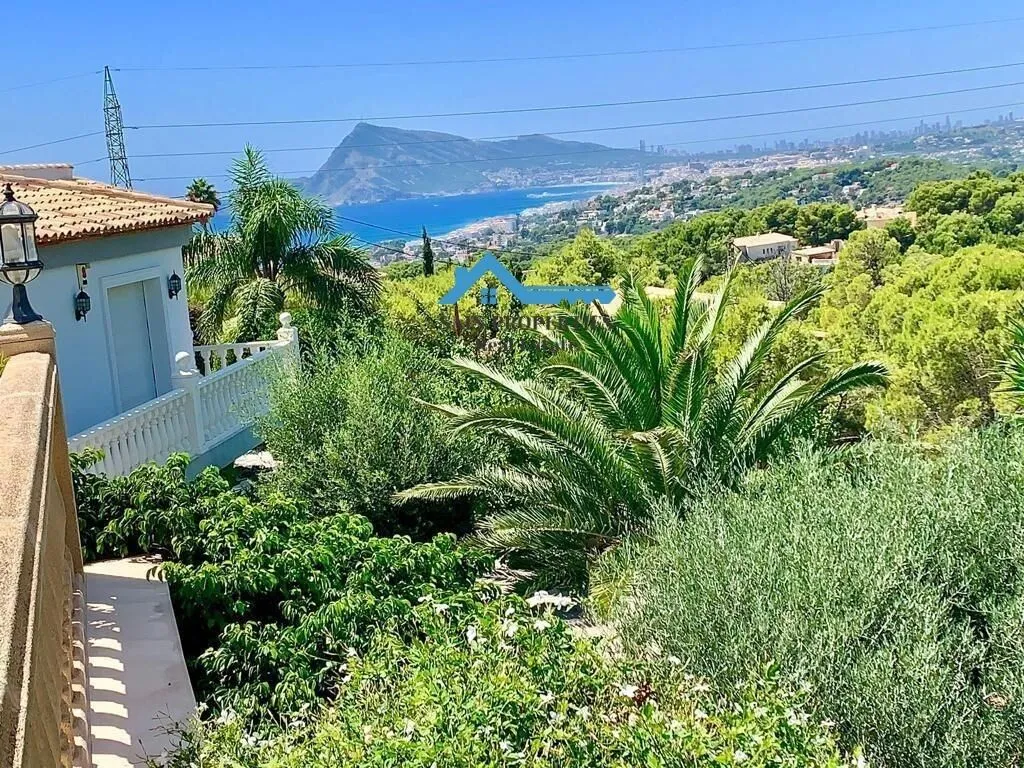 Garden - Luxury Villa with Sea View in Altea