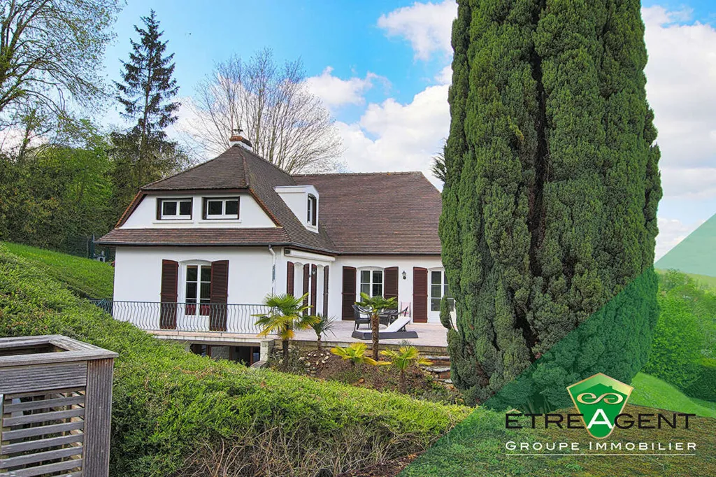 Extérieur - Maison avec Vue sur la Vallée et Piscine à Maule