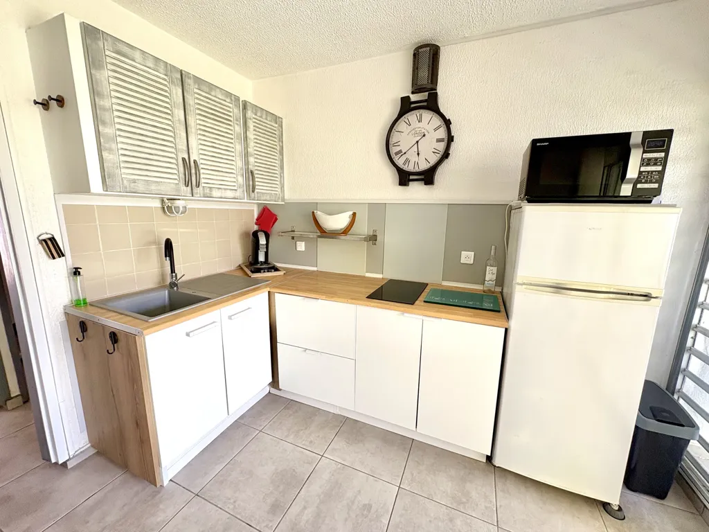 Cuisine - Appartement meublé avec terrasses à Saint-François