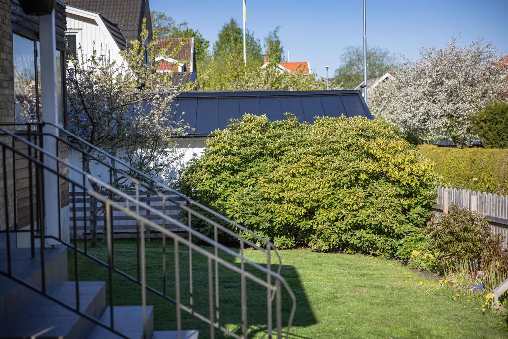 Jardin - Spacious Villa with Garden in Suburban Area