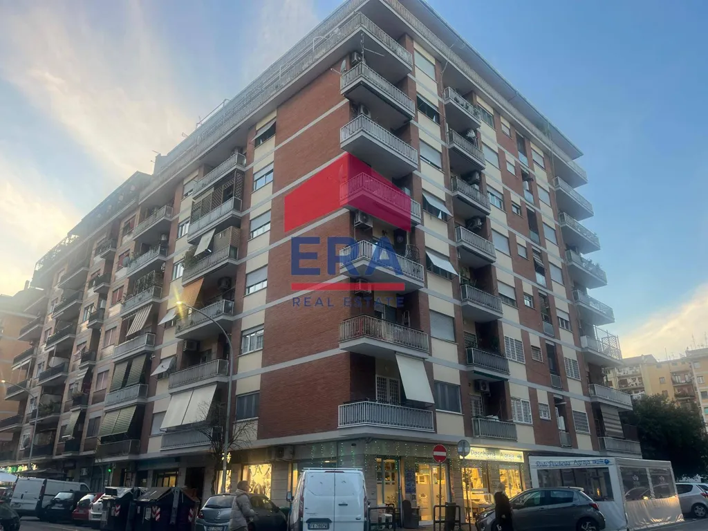 Välivaade - Spacious 2-Bedroom Apartment in Appio Claudio