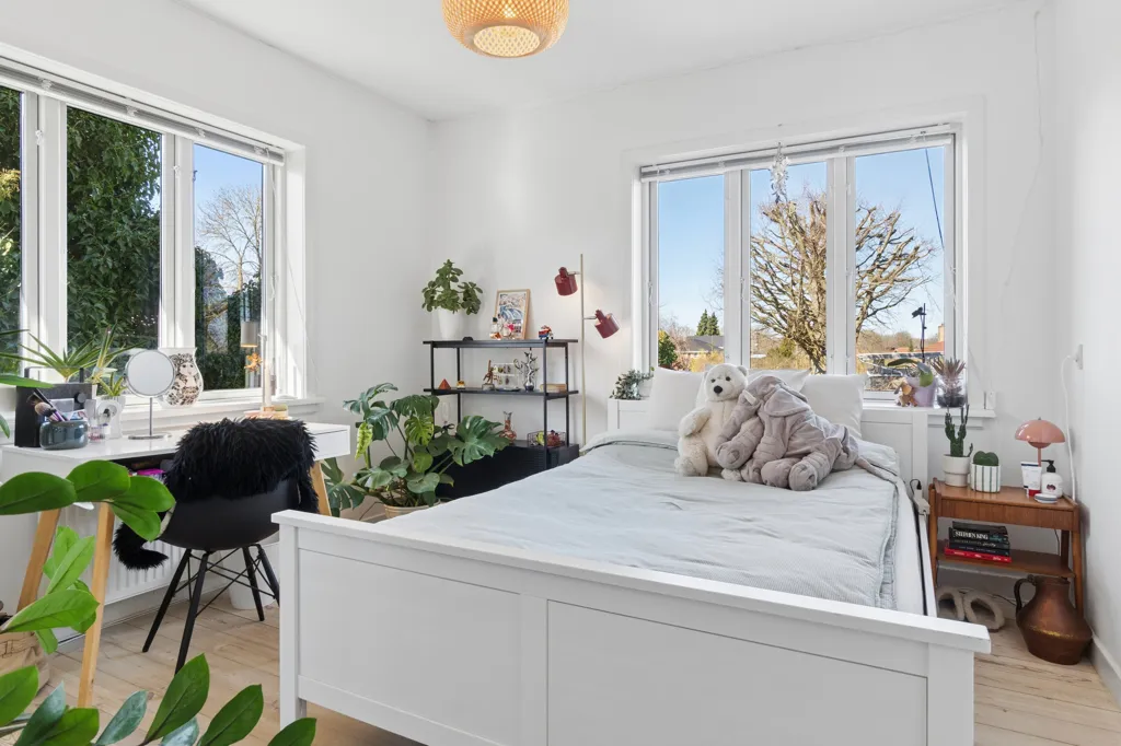 Bedrooms - Charming Brick Villa with Terrace in Birkerød