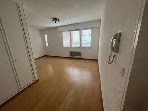 Toad - Studio with Balcony in Rodez