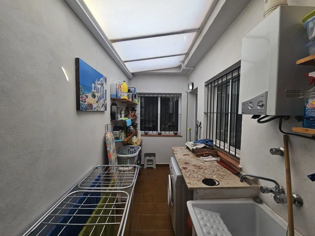 Pesuköök - South-Facing Bungalow with Pool in La Zenia