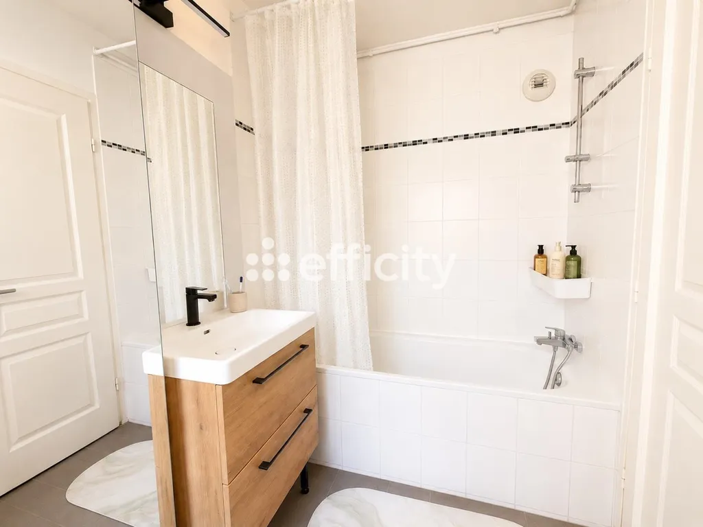 Vannitoad - 4-Piece Apartment with Terraces in Lille