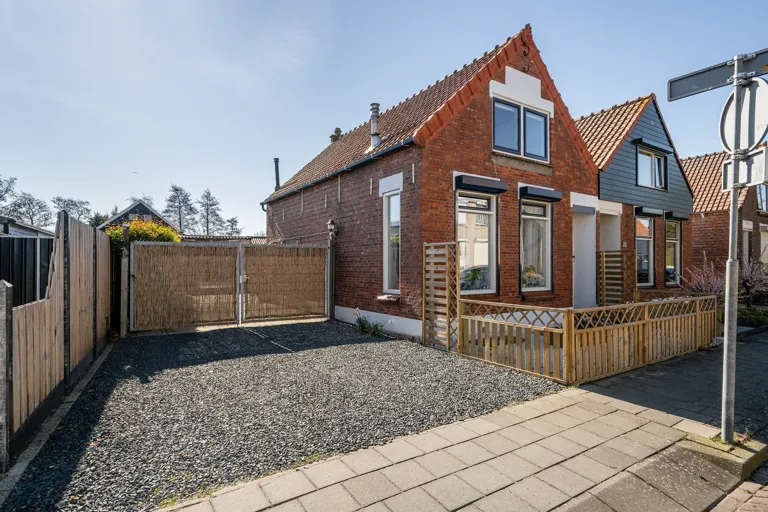 Semi-Detached House with Garden and Garages in Sint-Annaland