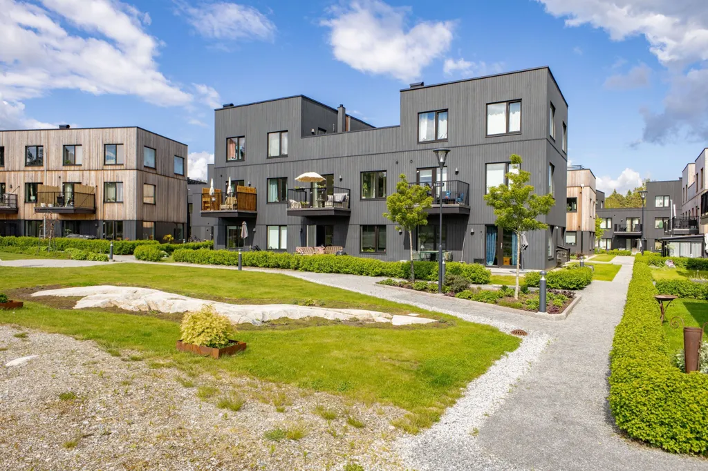 Garden - Modern Flat with Balcony in Källtorp, Västerås
