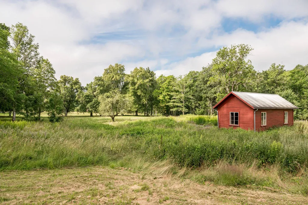 Aed - Multi-Use Property with Historic Charm in Borgvik