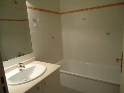 Salles de bain - Appartement en RDC avec Terrasse à Le Clos des Bastides