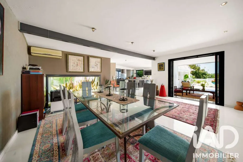Salle à manger - Villa T7 avec Vue Panoramique sur l'Océan à La Montagne