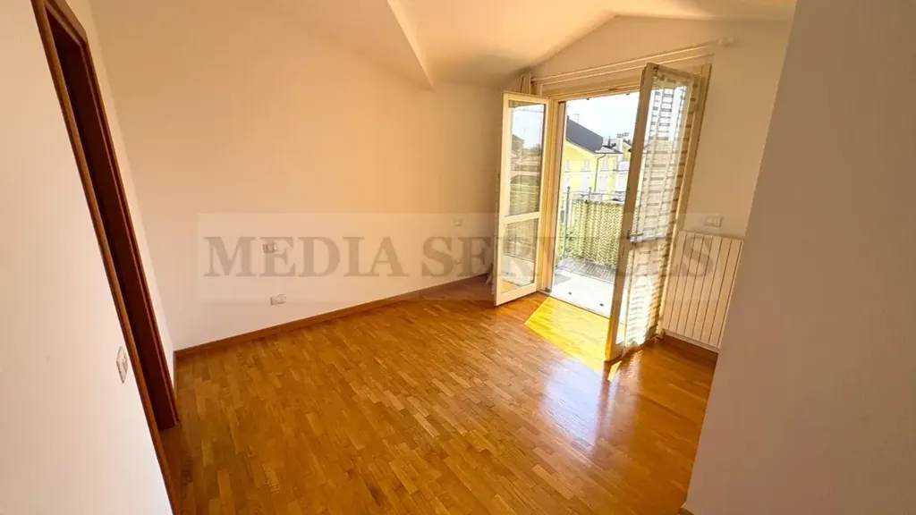 Pièces - Prestigious Apartment with Balcony in Garlasco