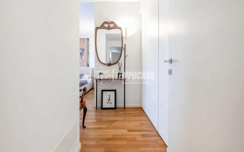 Entrée - Luxury Triplex with Panoramic Views in Milan