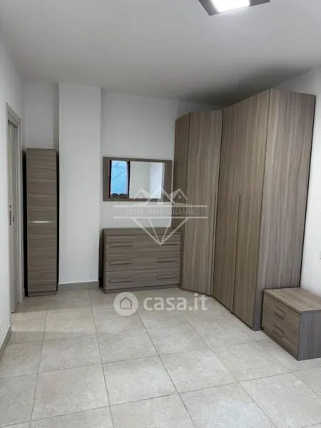 Rooms - Fully Furnished Flat in Central Massa