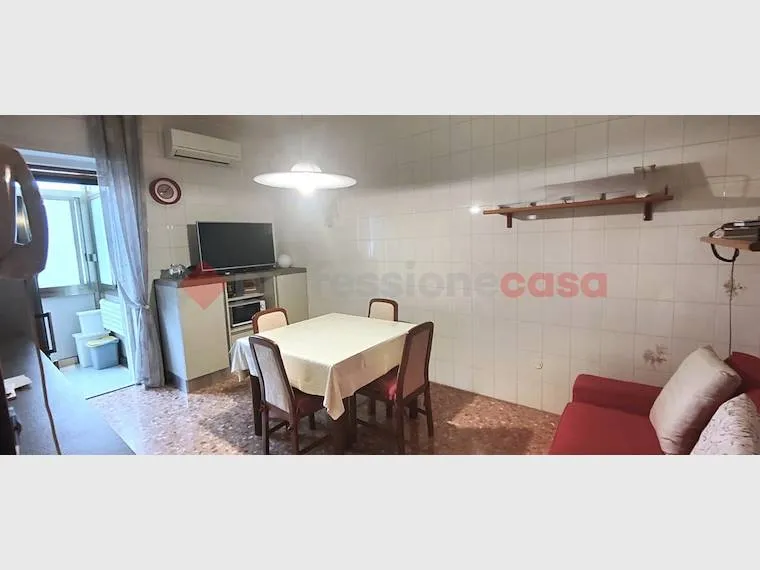 Salle à manger - Twin-Aspect Apartment near Bari Central Station