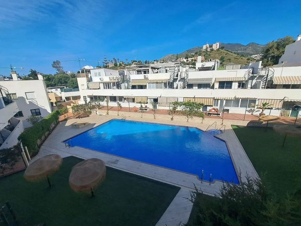 Piscine - 2-Bedroom Apartment with Terrace in Torrequebrada